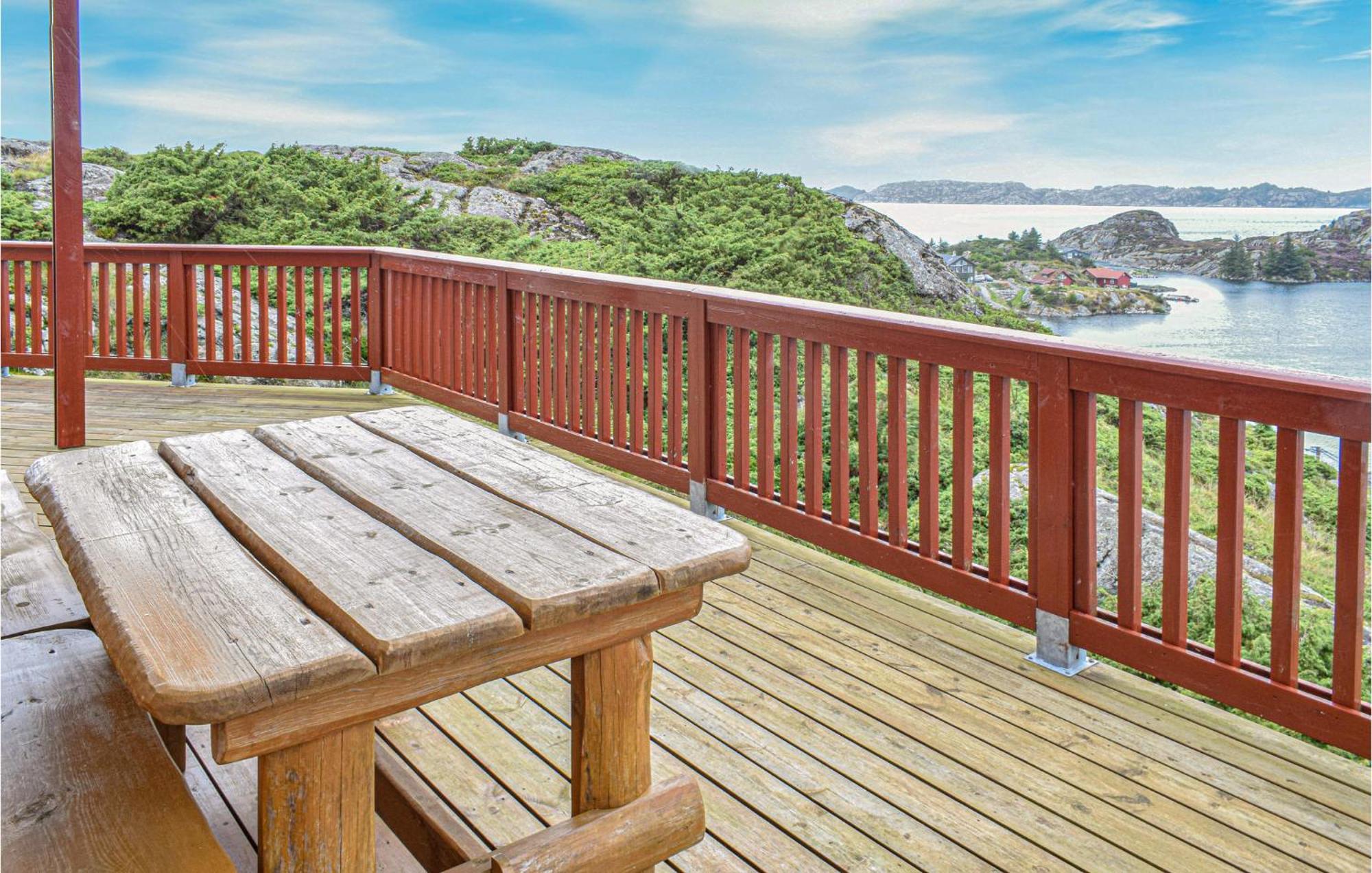 Gorgeous Home In Bekkjarvik With Wifi ภายนอก รูปภาพ