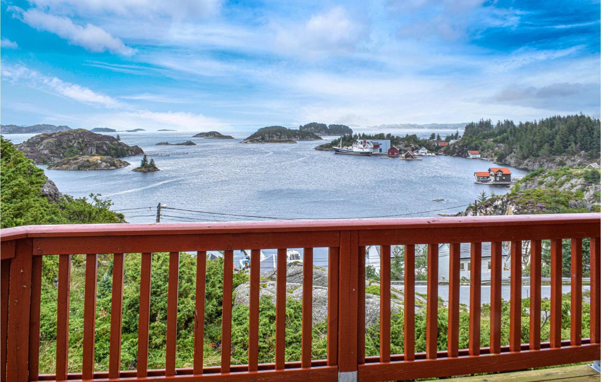 Gorgeous Home In Bekkjarvik With Wifi ภายนอก รูปภาพ